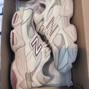 New Balance Women's Cream & Brown 9060